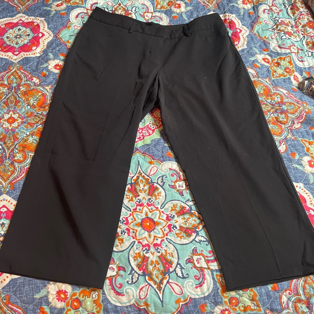 Daisy Fuentes Black Trouser Capris with Hook Closure